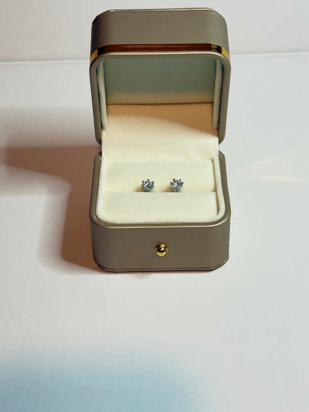 925 Sterling Silver Stunning ONLYLIKE Moissanite Stud Earrings